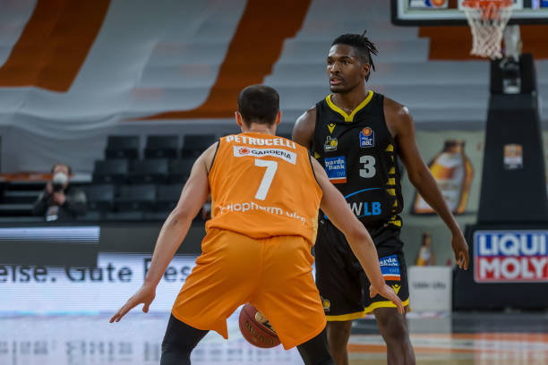 在漩涡中 在漩涡中